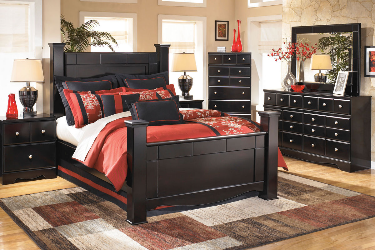 Shay Queen Poster Bed at GardnerWhite