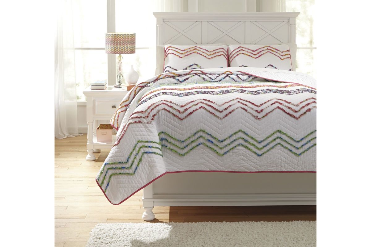 Lacentera Full Quilt Set in Multi by Ashley at GardnerWhite