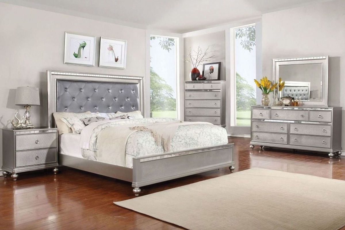 Saxon 5-Piece Queen Bedroom with 32" LED-TV at Gardner-White