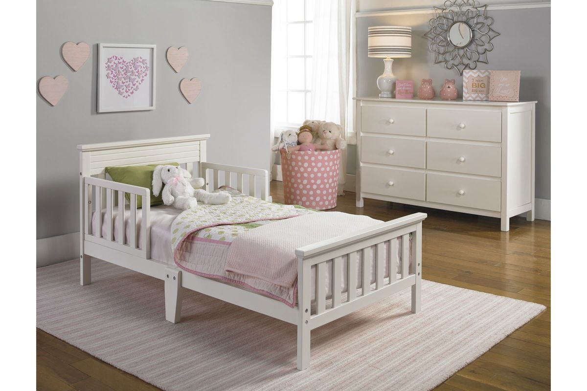 FisherPrice Newbury Toddler Bed in Snow White by Bivona