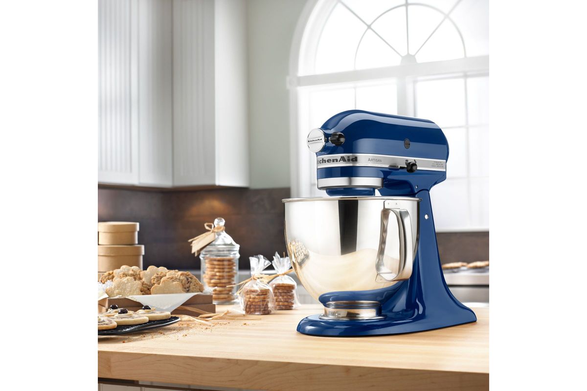 KitchenAid Artisan Series TiltHead Stand Mixer in Blue Willow